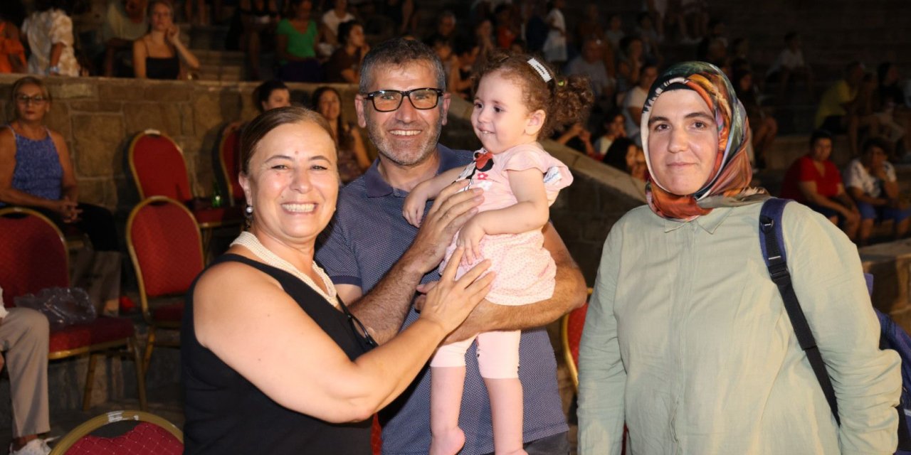 ZEHRA BEBEK İÇİN MÜZİKAL SAHNELENDİ