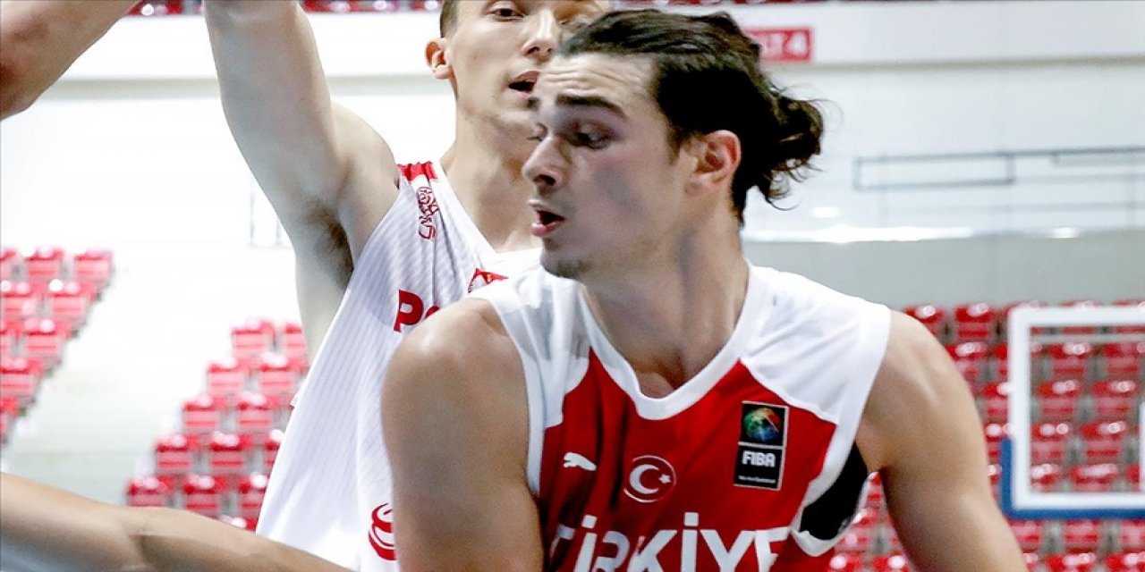 Fenerbahçe, genç basketbolcu Yiğit Hamza Mestoğlu'nu kadrosuna kattı