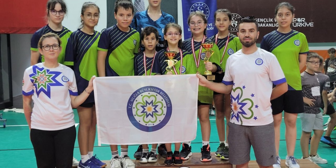 MASA TENİSİ SPORCULARI 8 MADALYA İLE DÖNDÜ