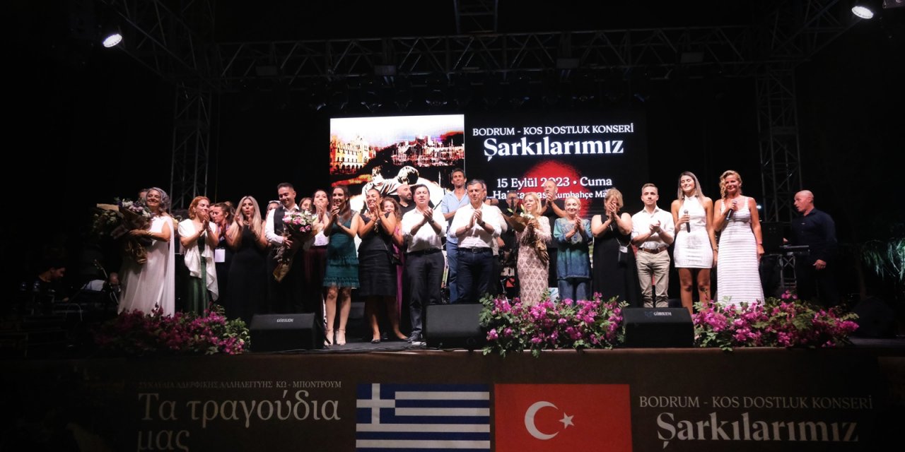 Türk ve Yunan ezgileriyle dostluk mesajları verdi