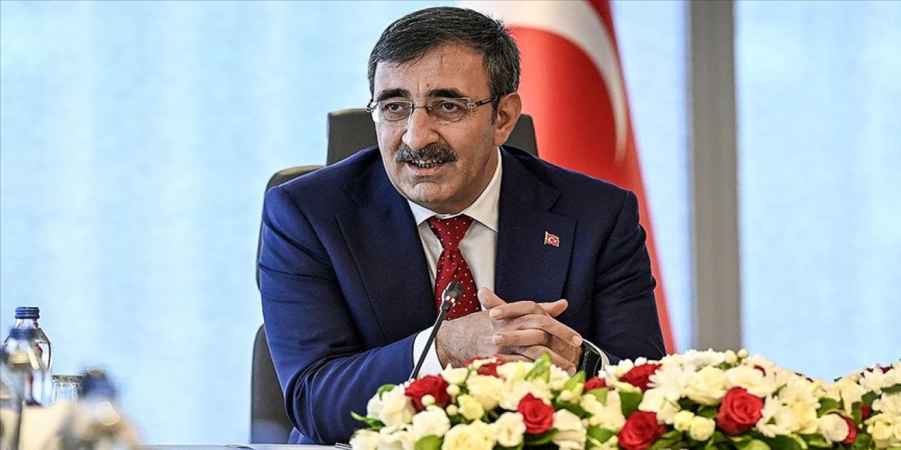 Cumhurbaşkanı Yardımcısı Yılmaz: Dengeyi sağlarken yatırımları düşürmeyi değil tasarrufları artırmayı hedeflemeliyiz