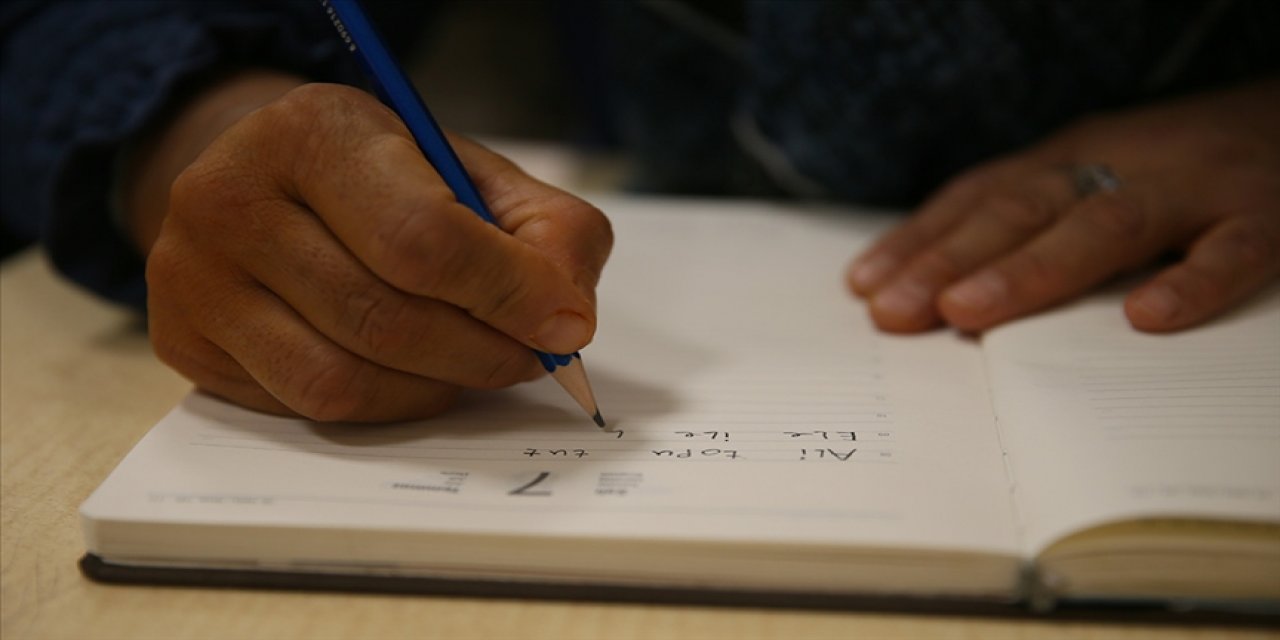 Dünyada okuryazarlıkta son yıllardaki artışa rağmen hala 763 milyon kişinin okuma yazması yok