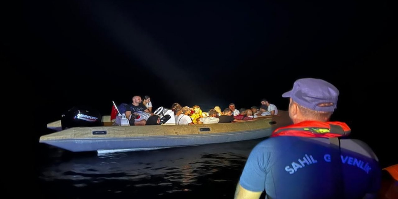 Fethiye açıklarında 19 düzensiz göçmen yakalandı