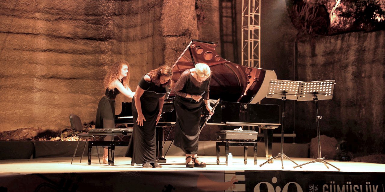 Reyes & Kirmanoğlu ikilisi Gümüşlük’te klasik müzik tutkunlarıyla buluştu