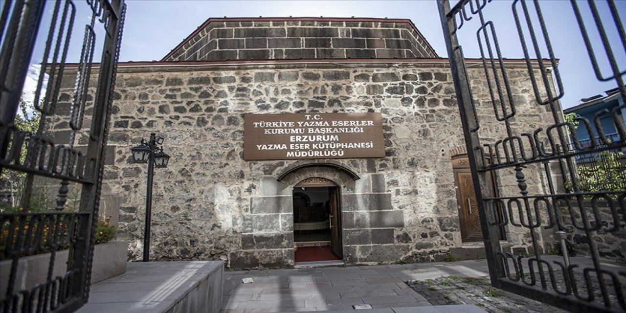 Erzurum'da asırlık eserlerin bulunduğu kütüphane, yüksek güvenlikle korunuyor