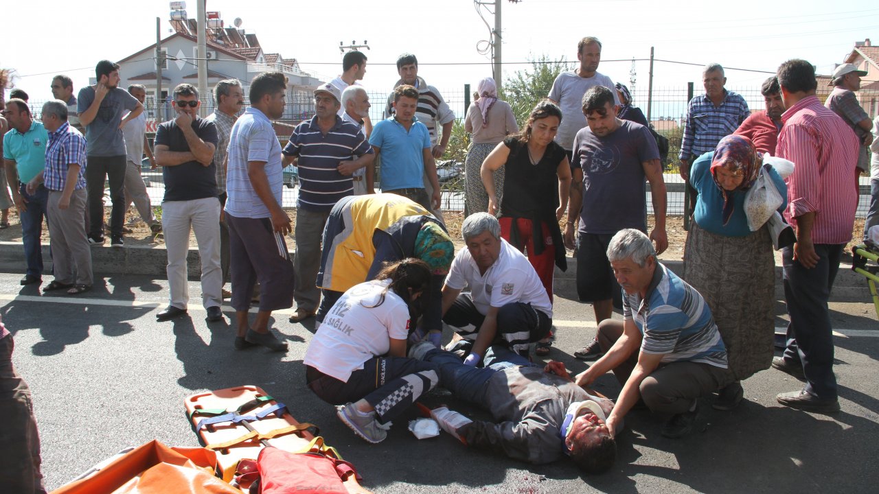 kaza sonrası halk yolu trafiğe kapattı