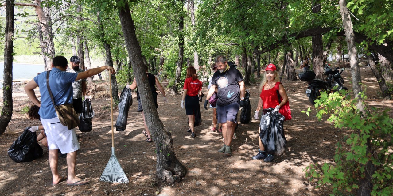 MARMARİS’TE ÇEVRE TEMİZLİĞİ YAPILDI