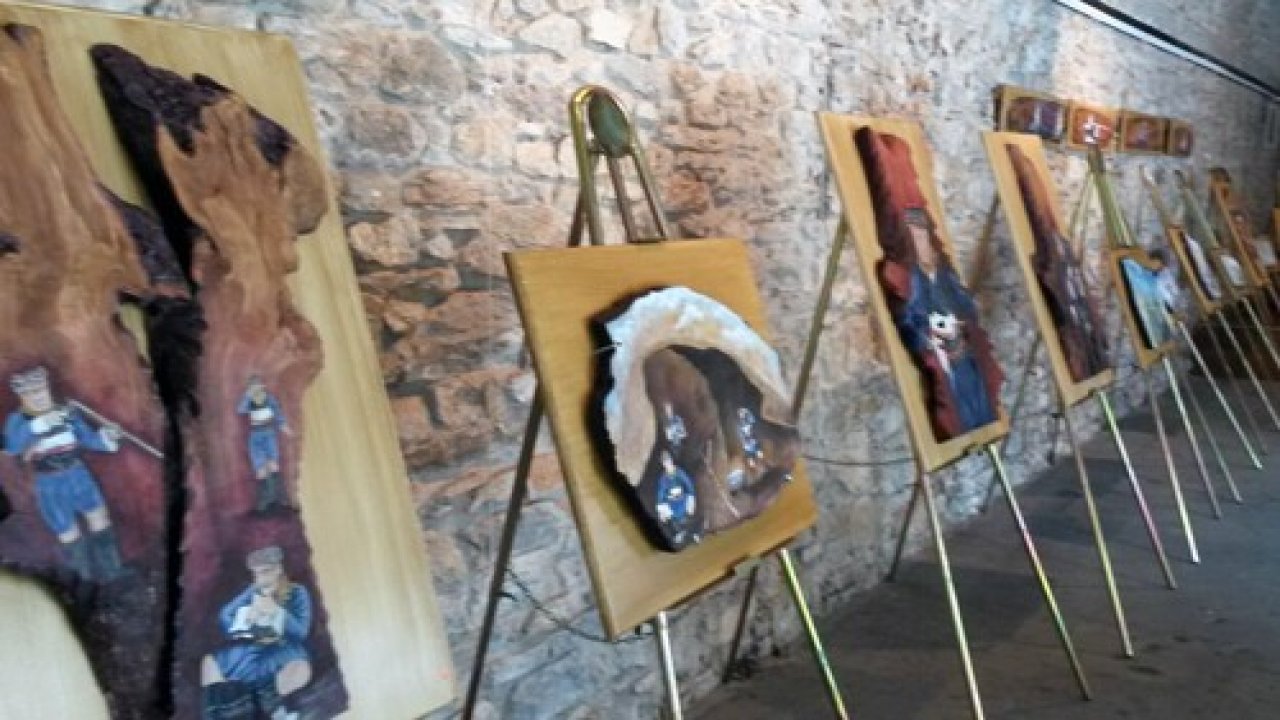 Kayrak taşlardan sanat eseri