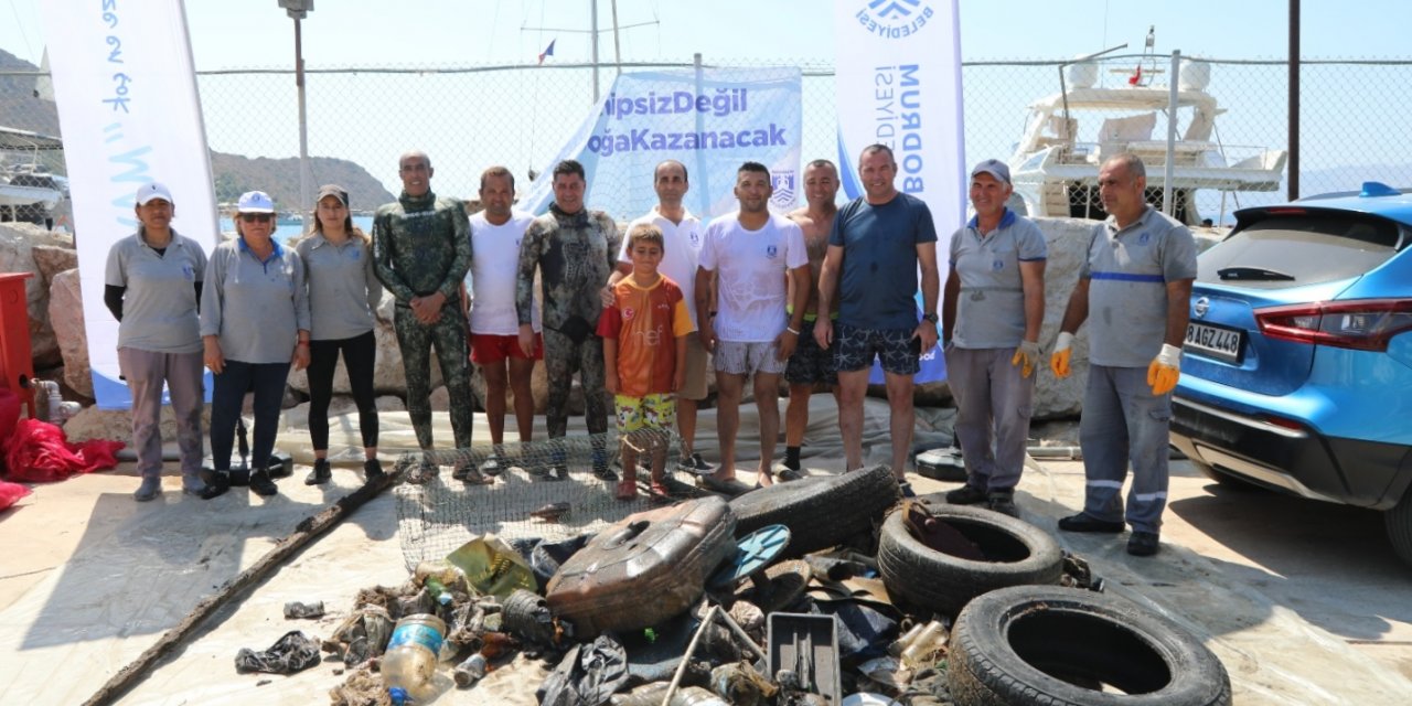 Bodrum'da deniz dibi temizliğinde 106 kilogram atık çıkarıldı