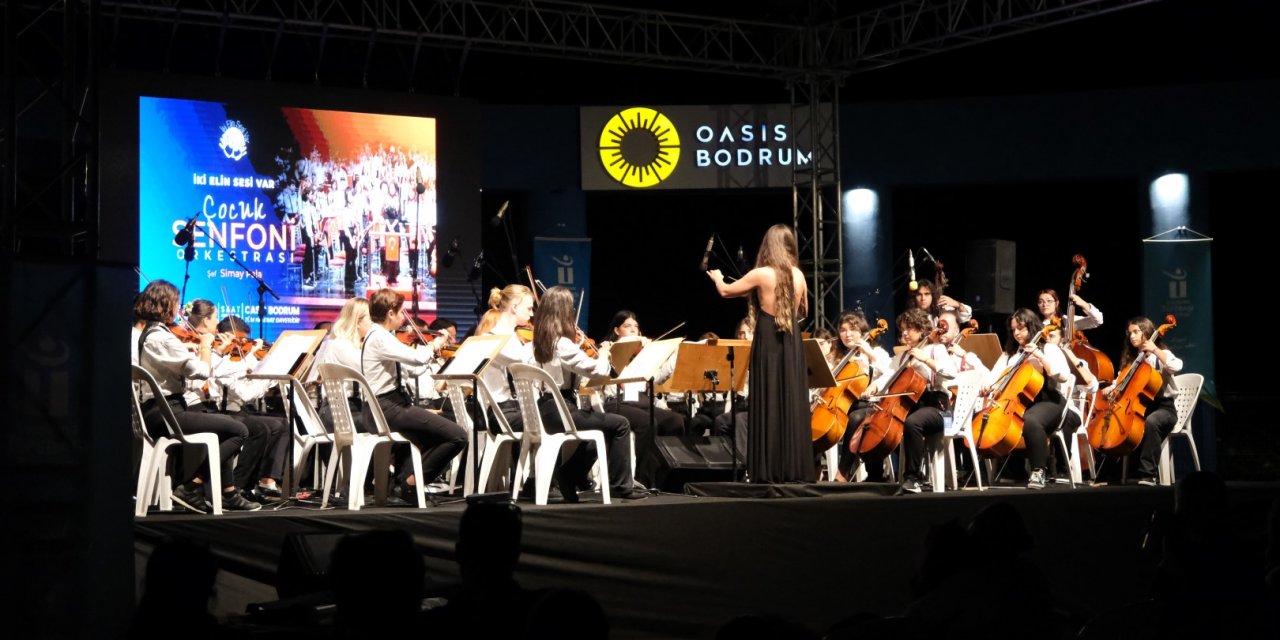 ÇOCUK SENFONİ ORKESTRASI MÜZİK ZİYAFETİ YAŞATTI