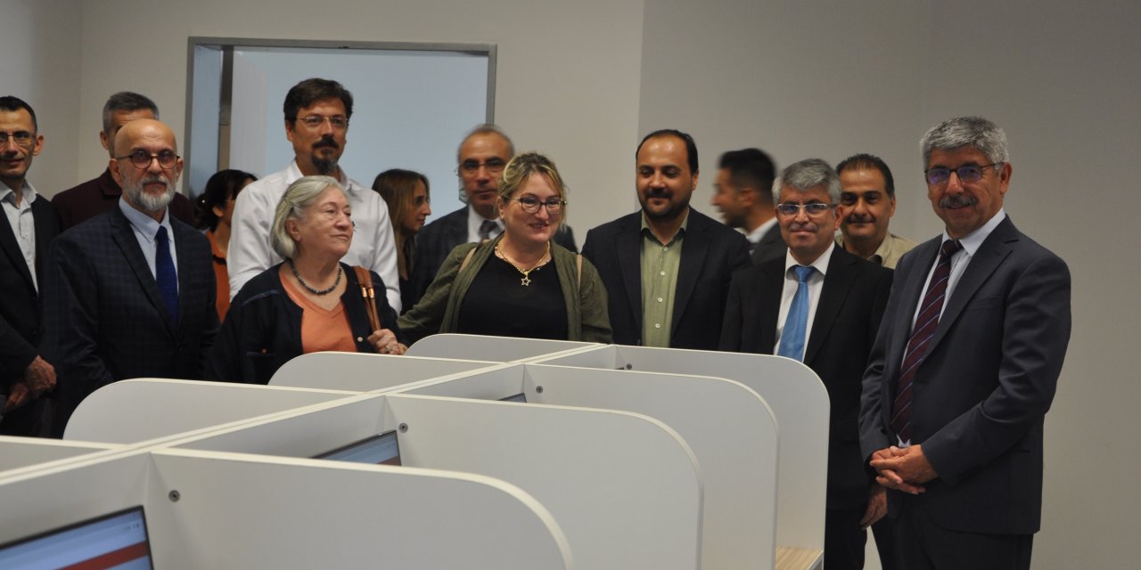 Muğlalı hayırseverden Üniversiteye 50 bilgisayar bağışı