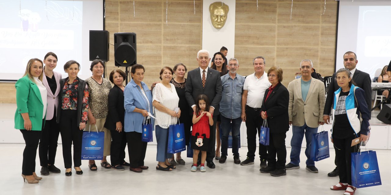 100 YAŞ EVİ ÜYELERİ İÇİN YAŞ ALANLAR EĞLENCESİ DÜZENLEDİ