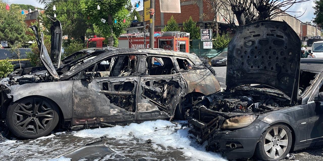 İstanbul'da oto sanayi sitesindeki 5 araç yandı