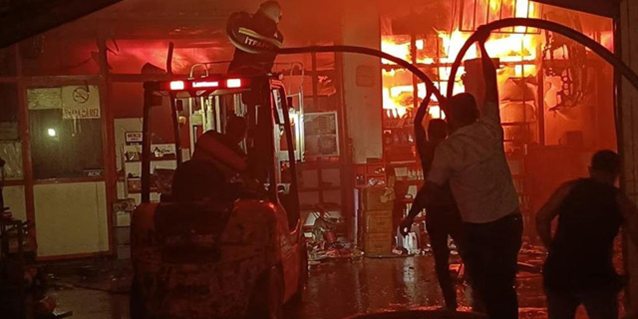 Manisa'da sanayi sitesinde yangın: 7 kişi hastaneye kaldırıldı