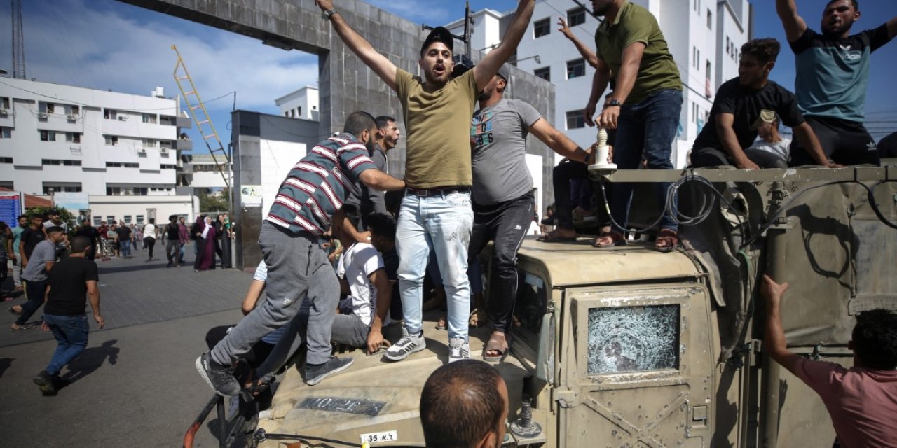 El Kassam Tugayları, İsrail askerlerini esir alıp tankları ele geçirdi