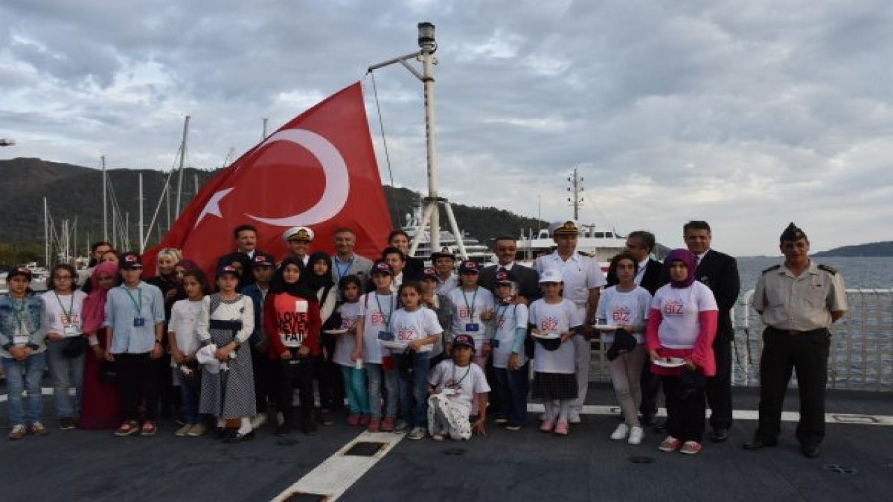 Muşlu öğrenciler askeri gemiyi gezdi