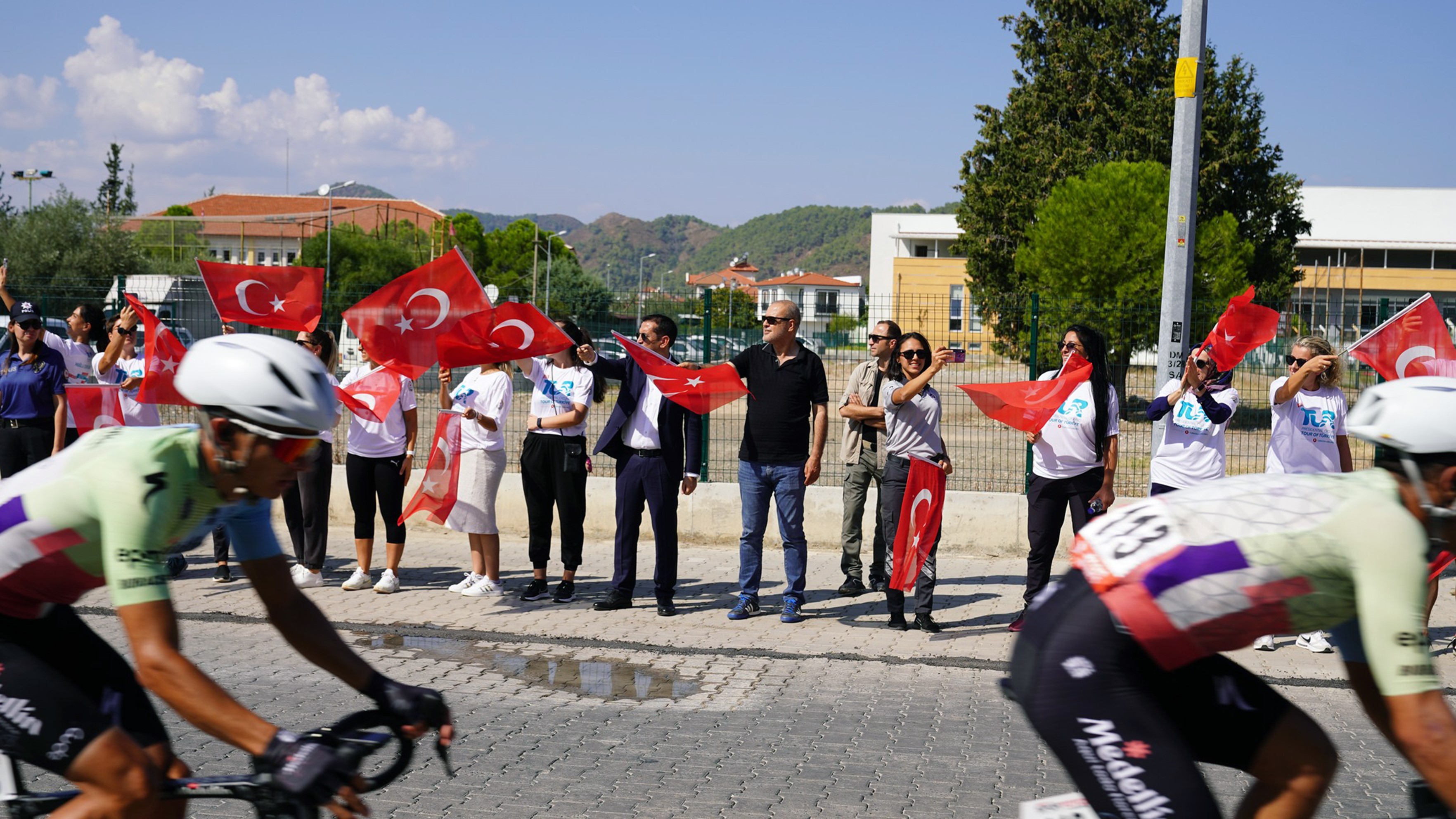 Başkan Uzundemir katkıda bulunanlara teşekkür etti