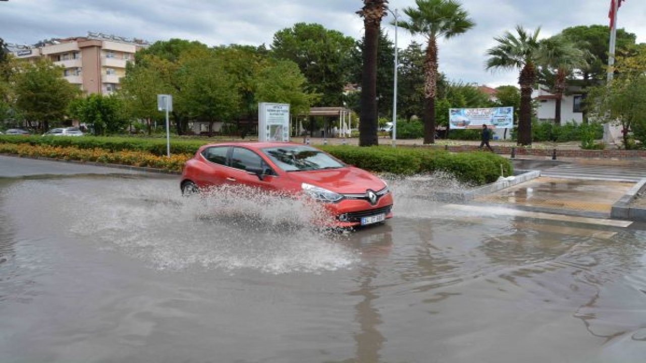 Akıllı kavşağı su bastı
