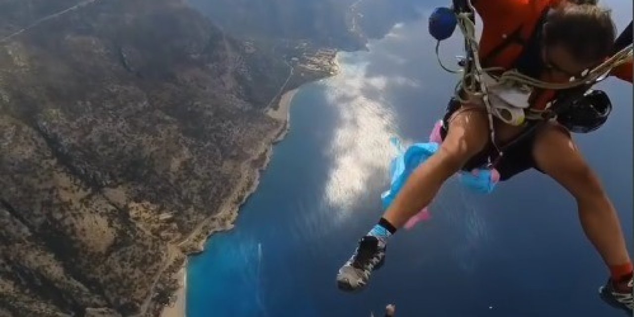 Gökyüzünde akrobasi gösterisi nefesleri kesti