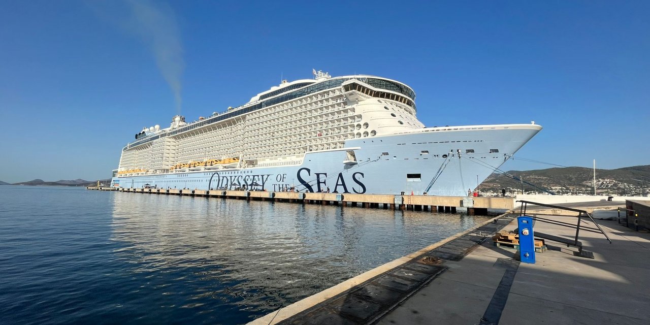 Bahamalar bayraklı dev gemiyle Bodrum'a 4 bin 187 turist geldi