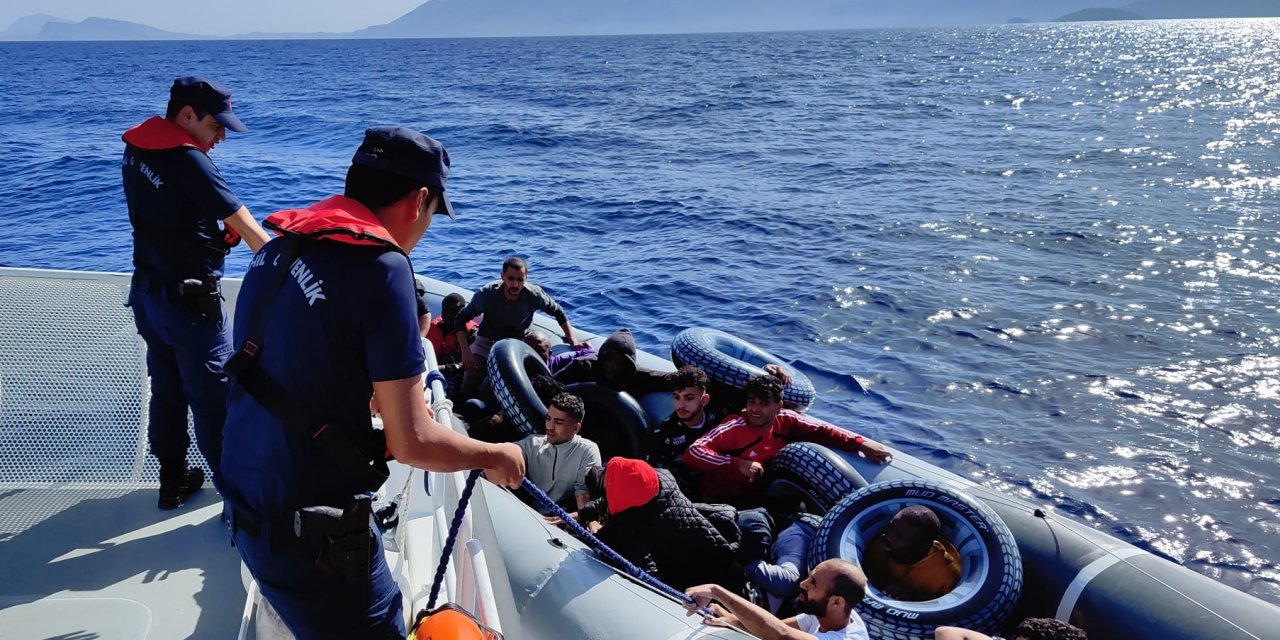Muğla açıklarında 70 düzensiz göçmen kurtarıldı