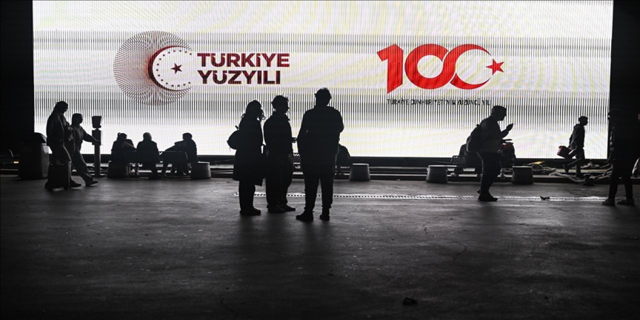 100. YILINA ÖZEL DİJİTAL DEV EKRANLAR KURULDU