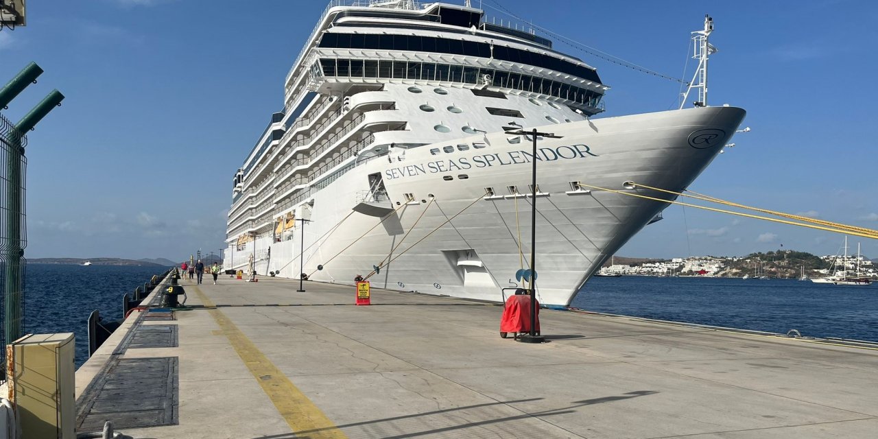 Marshall Adaları bayraklı gemiyle Bodrum'a 674 turist geldi