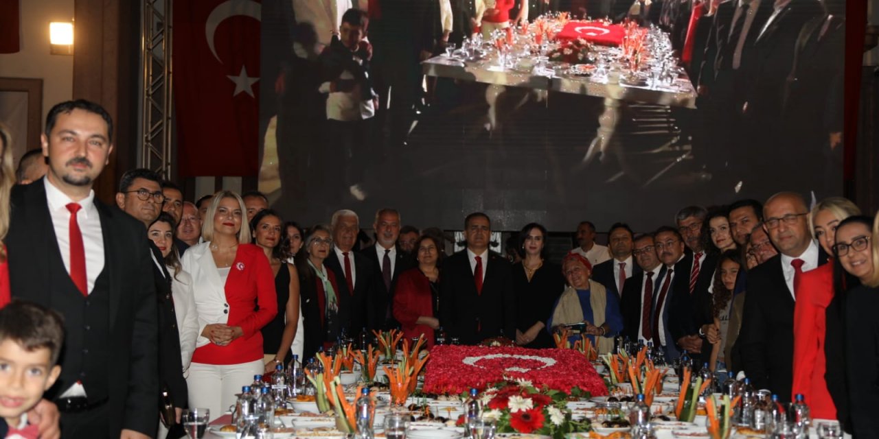 VALİLİK BAHÇESİ’NDE CUMHURİYET RESEPSİYONU DÜZENLENDİ