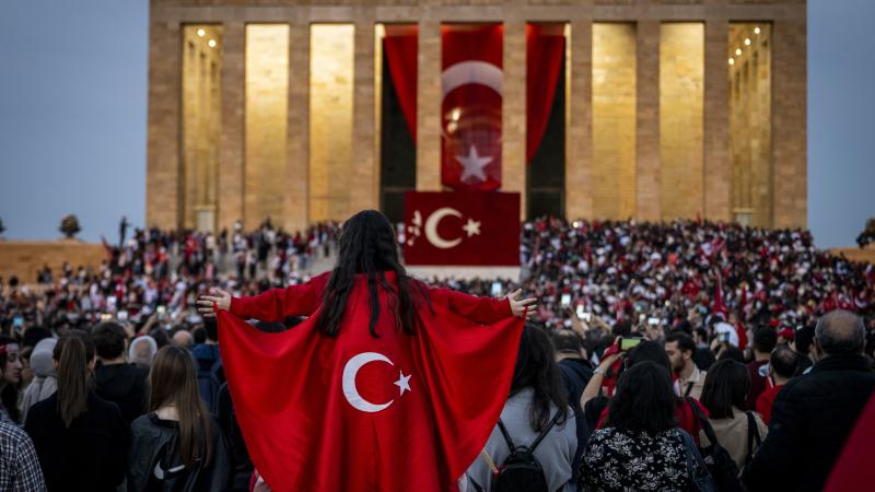 Anıtkabir'de Cumhuriyet'in 100. yıl dönümü coşkusu,yer gök insan doldu