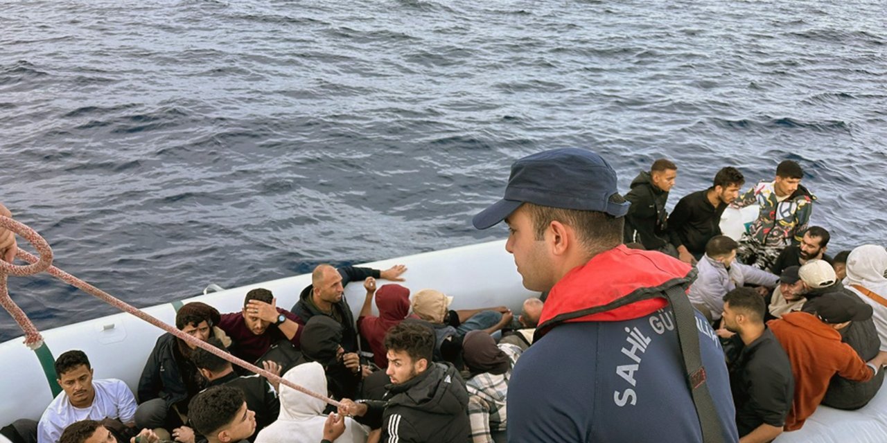 Datça’da 49 düzensiz göçmen kurtarıldı, 60 göçmen yakalandı