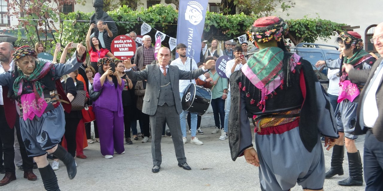 Muğla Tiyatro Festivali kortej yürüyüşü ile başladı