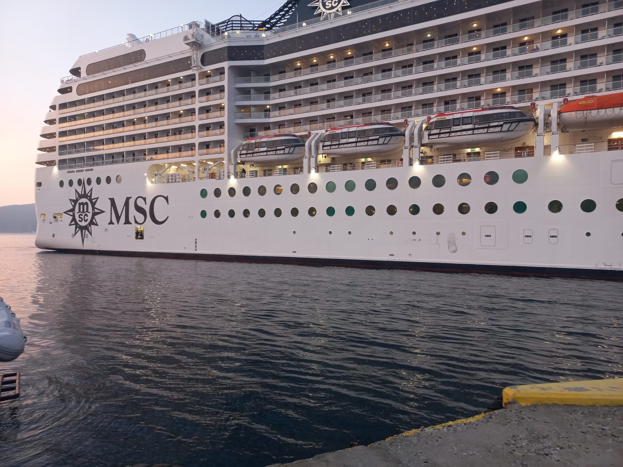 DEV YOLCU GEMİSİ BİN 497 YOLCUSU İLE MARMARİS'E GELDİ