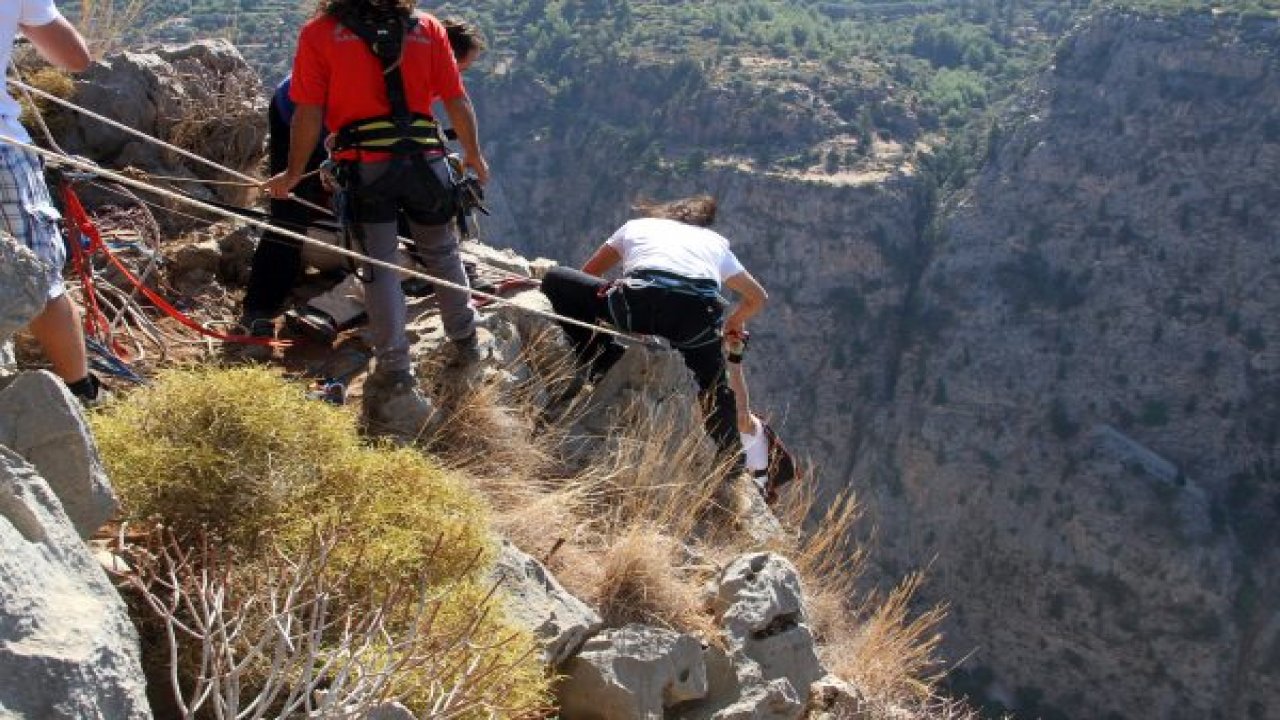 Tırnak kadar kaya hayatını kurtardı