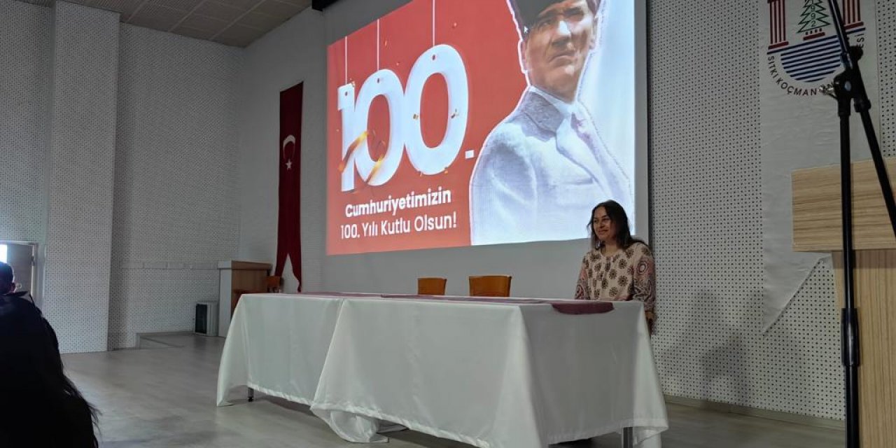 ''CUMHURİYET’İN KAZANIMLARI VE ATATÜRK'' TEMALI KONFERANS DÜZENLENDİ