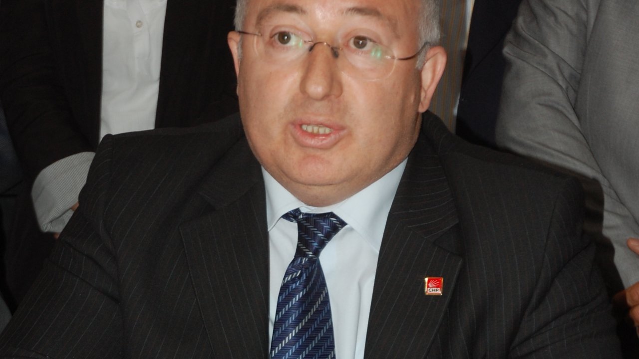       “Bizler Var oldukça Cumhuriyetimize Sahip Çıkacağız”