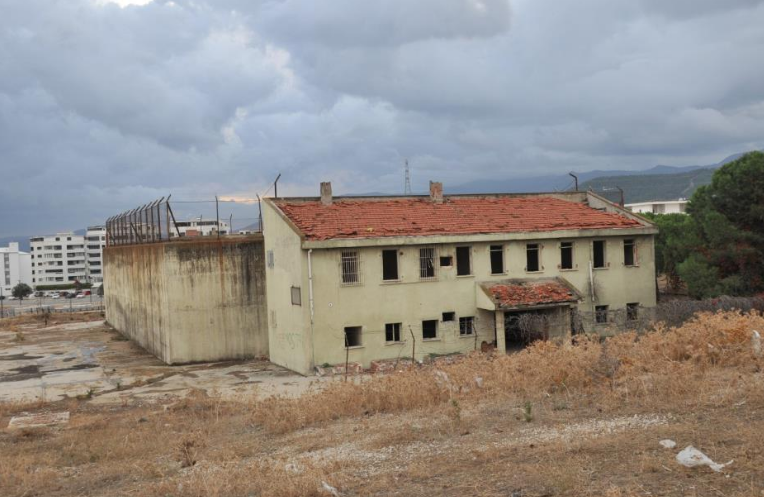 12 yıldır atıl halde bekleyen cezaevi yıkılıyor