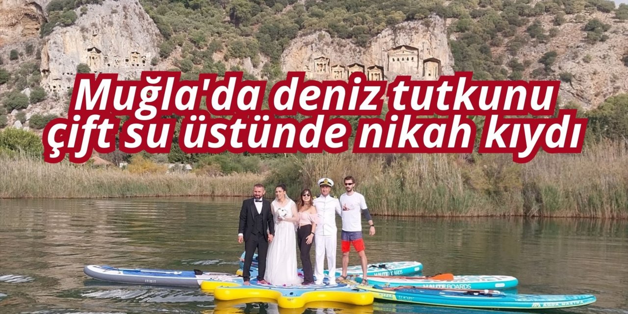 Muğla'da deniz tutkunu çift su üstünde nikah kıydı
