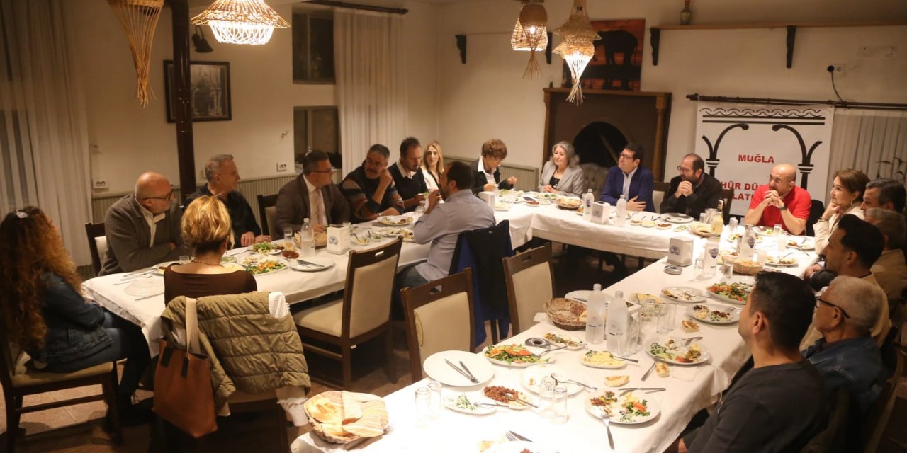 Hür Düşünce Platformunun bu ayki konuğu Barış Saylak oldu