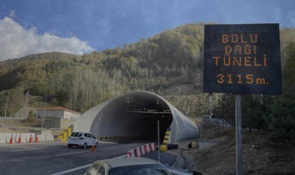 İstanbul yönü trafiğe kapatıldı! Tünelde 'heyelan' engeli
