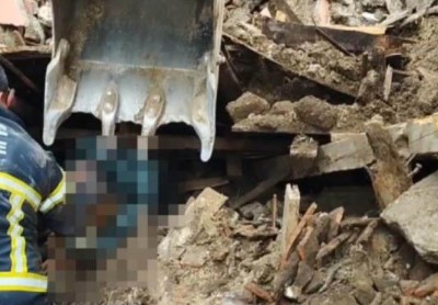 Metruk ev çöktü: 1 kişi yaşamını yitirdi