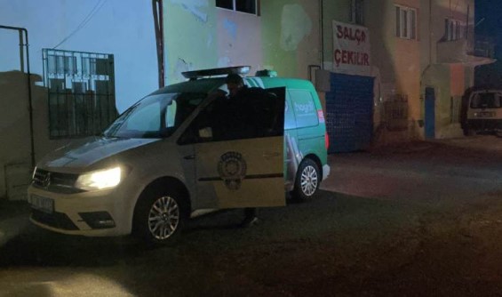 Tartıştığı iddia edilen eşini bıçakladı!