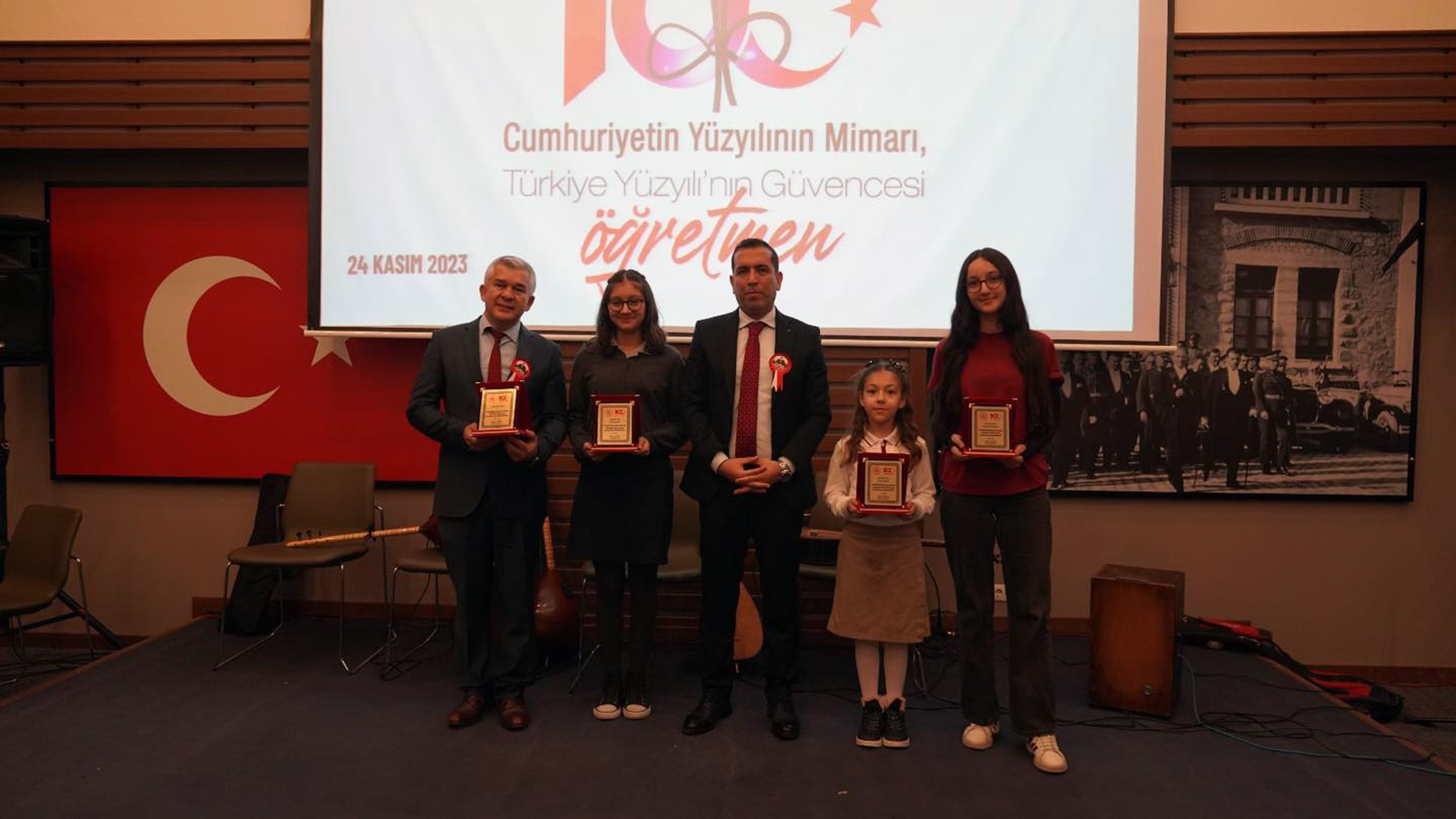 Ortaca’da Öğretmenler günü yarışmasında dereceye giren öğrencilere ödülleri verildi