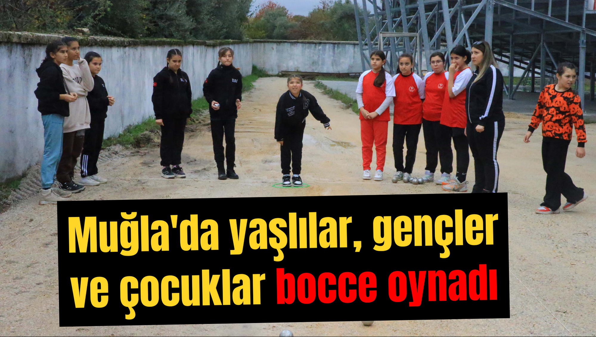 Muğla'da yaşlılar, gençler ve çocuklar bocce oynadı