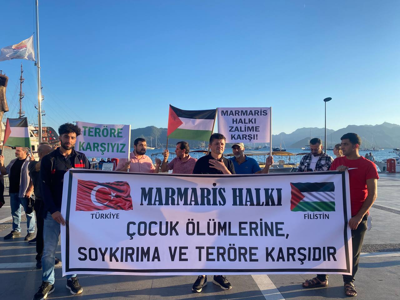 MARMARİS'TE İSRAİL'İN GAZZE'YE YAPTIĞI SALDIRILAR PROTESTO EDİLDİ