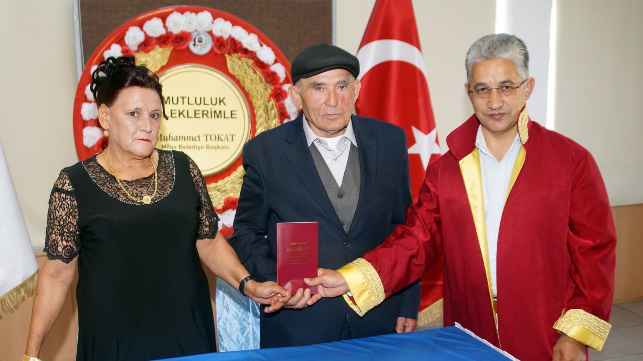 70’lik çift ikinci baharını yaşıyor