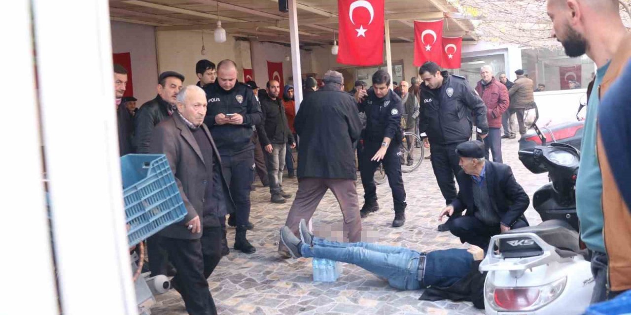 Husumetlilerin kahvehanedeki kavgası kanlı bitti