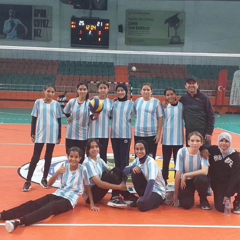 Köyceğiz İmam Hatip Ortaokulu voleybolda  şampiyonu oldu