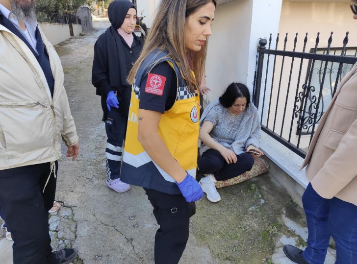 Köpeğini gezdiren kadına pitbull saldırdı