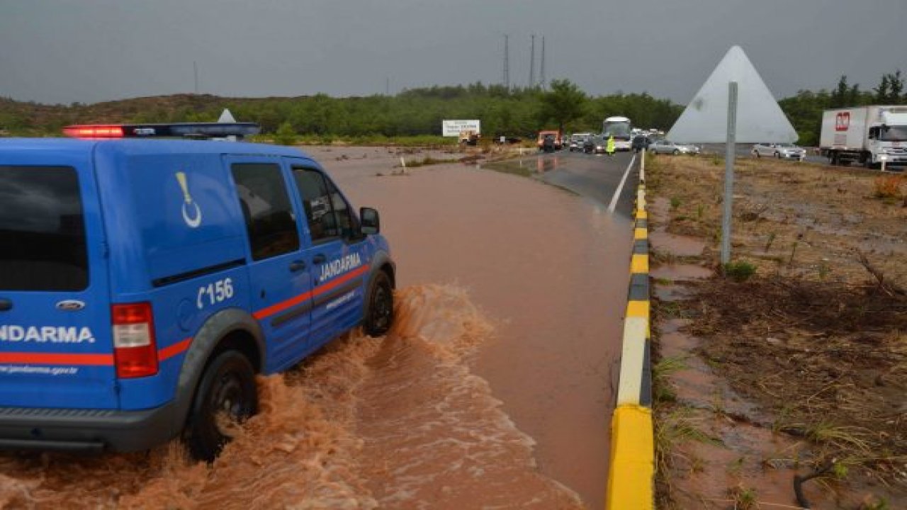 Karayolu trafiğe kapandı