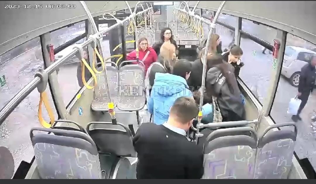 Muğla'da otobüs şoförü fenalaşan yolcuyu hastaneye yetiştirdi